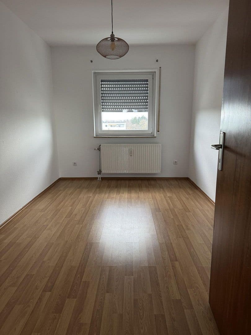 Prenájom bytu 3-izbový 90 m², Friedrich-Naumann Straße 17, Ludwigshafen am Rhein, Porýnie-Falcko Prenájom bytu 3-izbový 90 m², Friedrich-Naumann Straße 17, Ludwigshafen am Rhein, Porýnie-Falcko