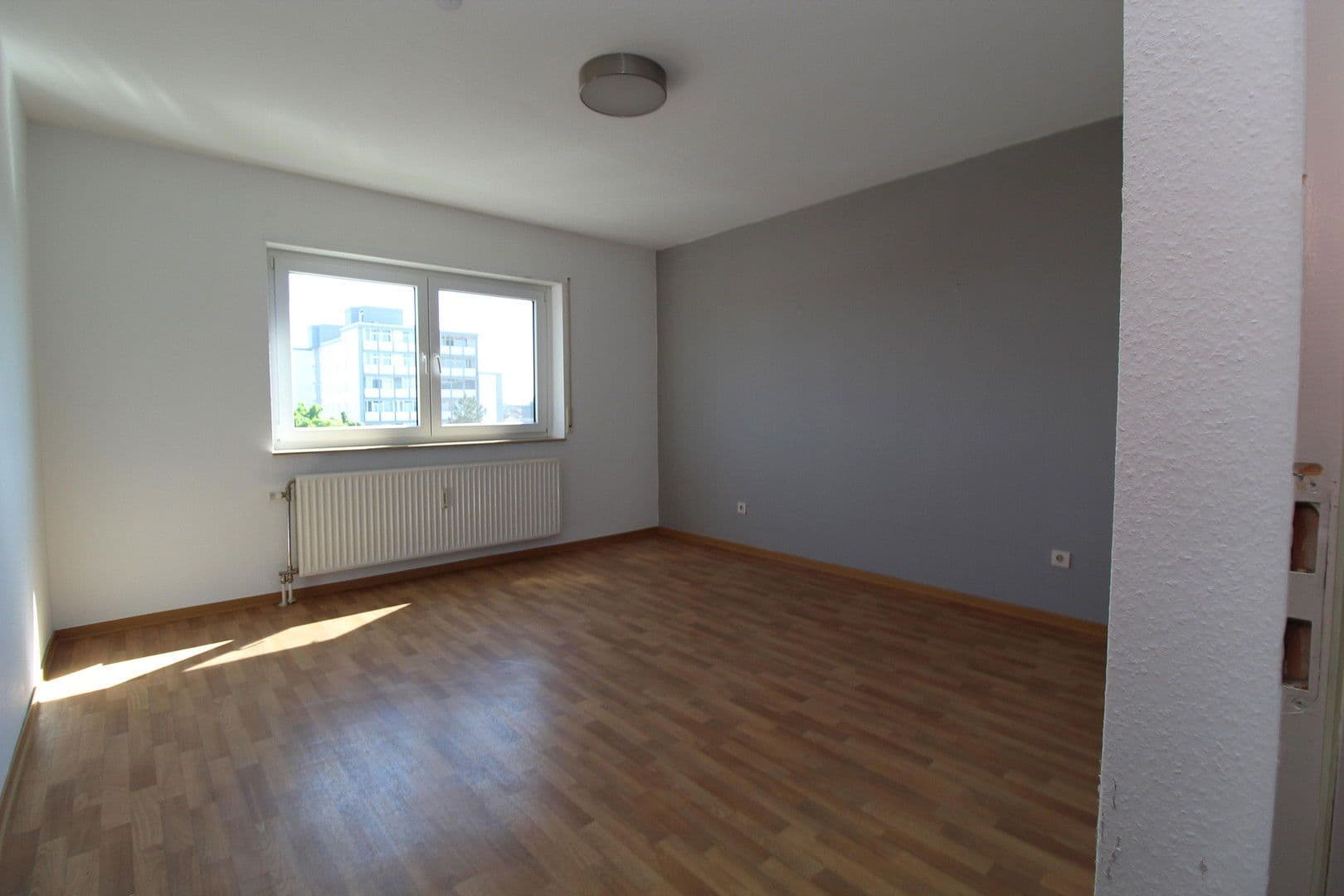 Prenájom bytu 3-izbový 90 m², Friedrich-Naumann Straße 17, Ludwigshafen am Rhein, Porýnie-Falcko Prenájom bytu 3-izbový 90 m², Friedrich-Naumann Straße 17, Ludwigshafen am Rhein, Porýnie-Falcko