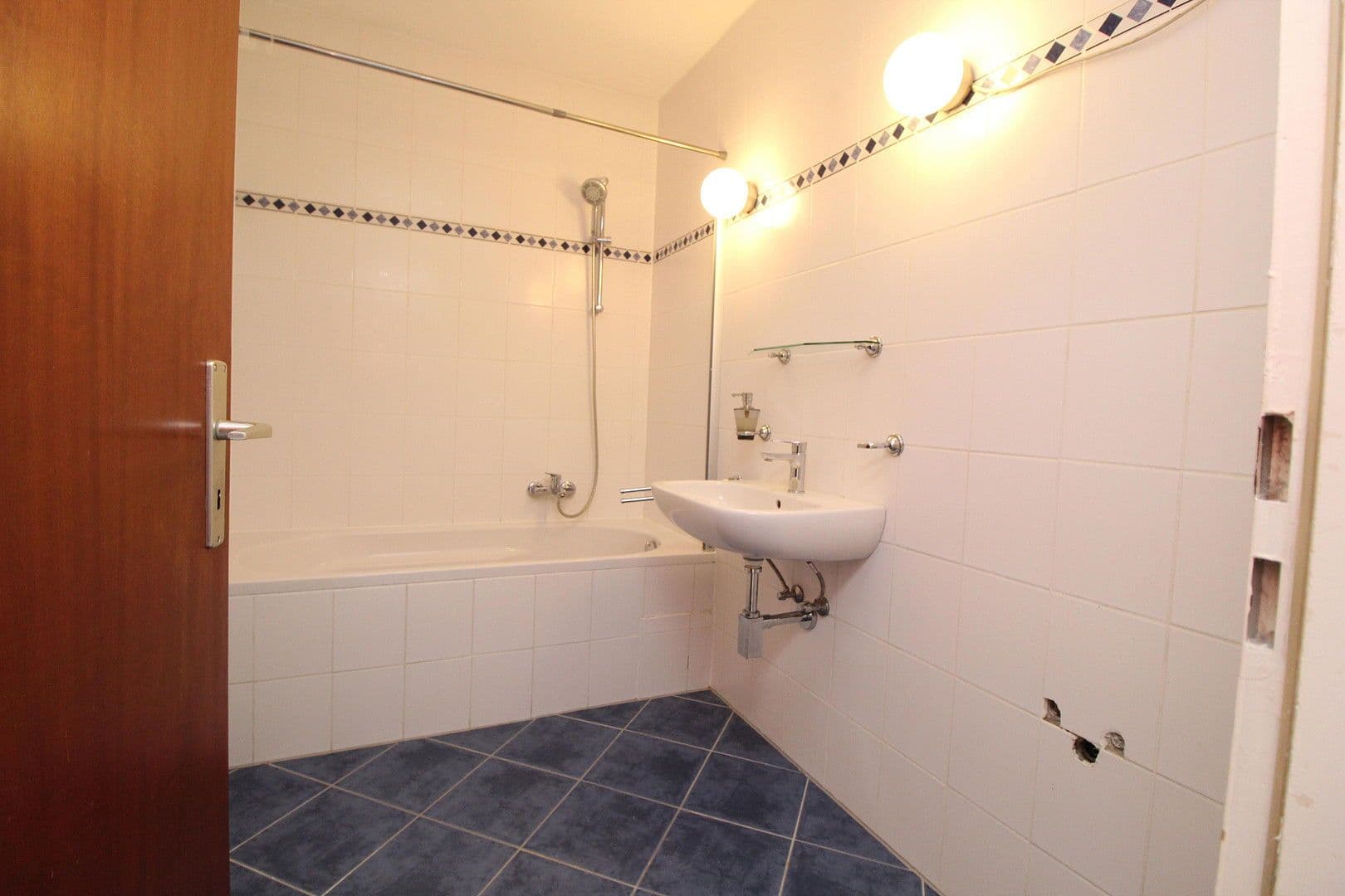 Prenájom bytu 3-izbový 90 m², Friedrich-Naumann Straße 17, Ludwigshafen am Rhein, Porýnie-Falcko Prenájom bytu 3-izbový 90 m², Friedrich-Naumann Straße 17, Ludwigshafen am Rhein, Porýnie-Falcko