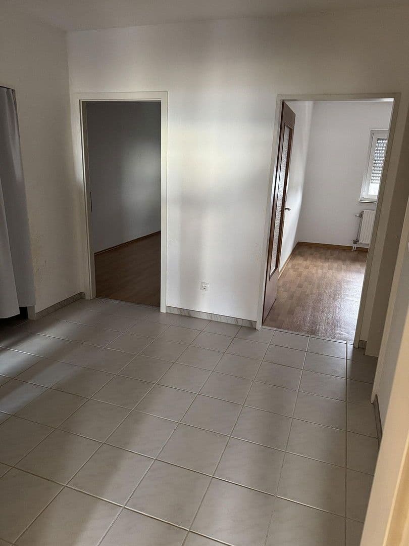 Prenájom bytu 3-izbový 90 m², Friedrich-Naumann Straße 17, Ludwigshafen am Rhein, Porýnie-Falcko Prenájom bytu 3-izbový 90 m², Friedrich-Naumann Straße 17, Ludwigshafen am Rhein, Porýnie-Falcko