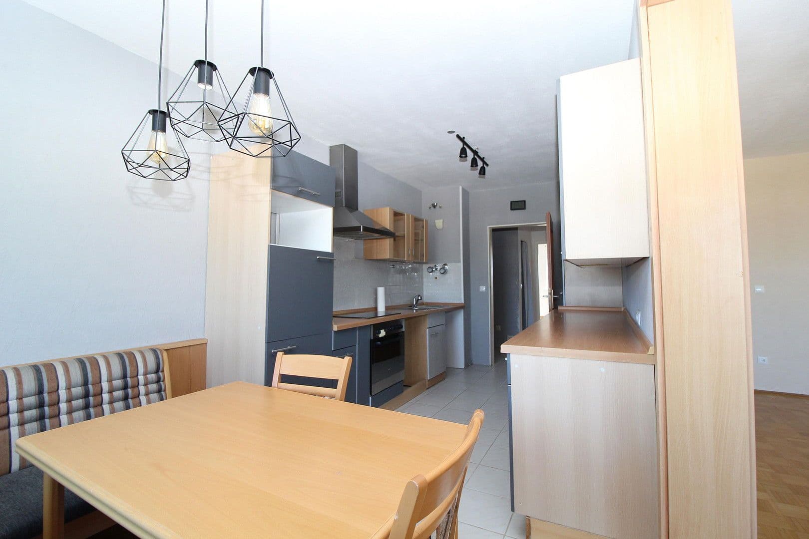 Prenájom bytu 3-izbový 90 m², Friedrich-Naumann Straße 17, Ludwigshafen am Rhein, Porýnie-Falcko Prenájom bytu 3-izbový 90 m², Friedrich-Naumann Straße 17, Ludwigshafen am Rhein, Porýnie-Falcko