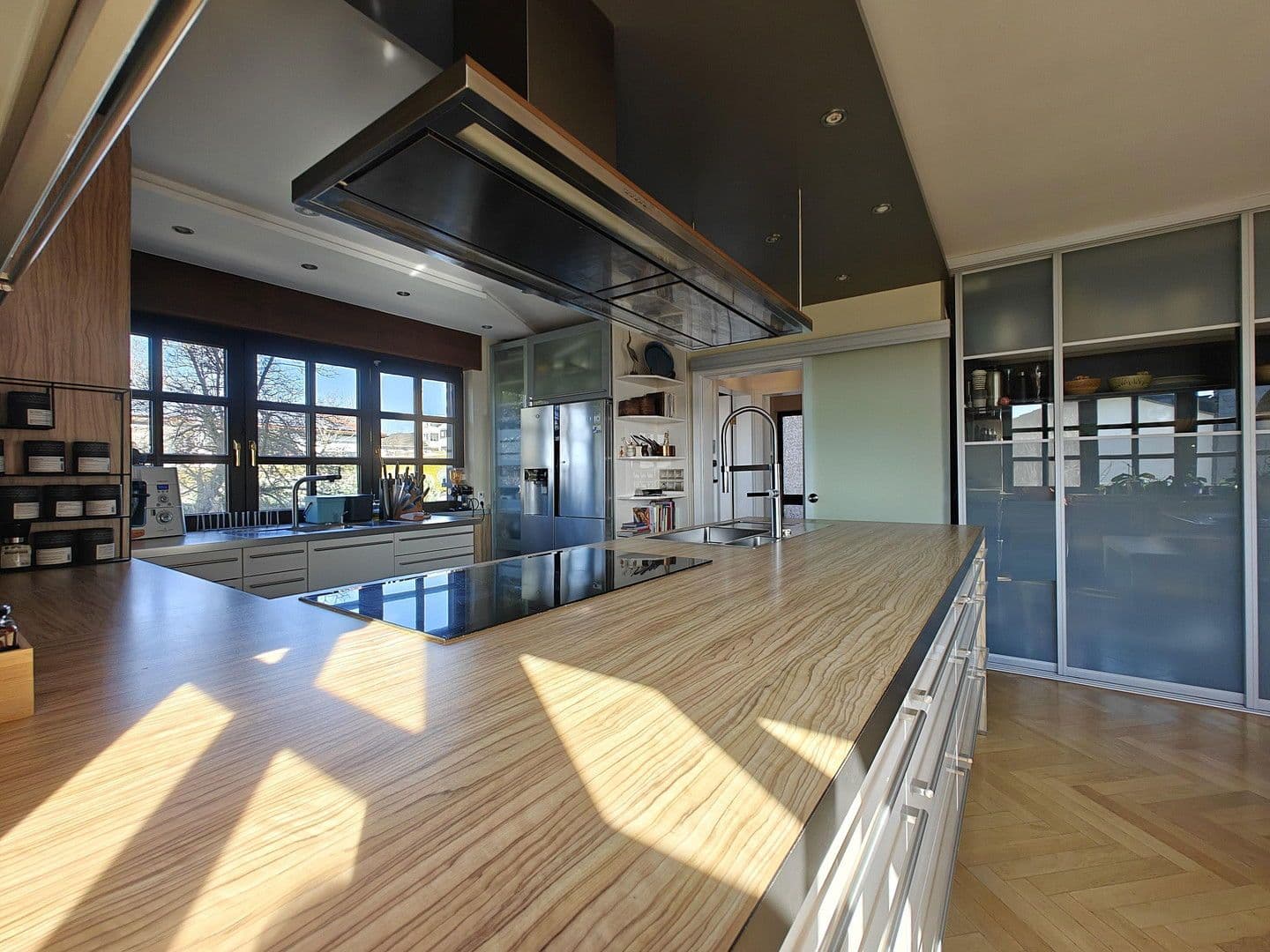 Predaj domu 493 m², pozemek 1.531 m², Glashütten, Hesensko Predaj domu 493 m², pozemek 1.531 m², Glashütten, Hesensko