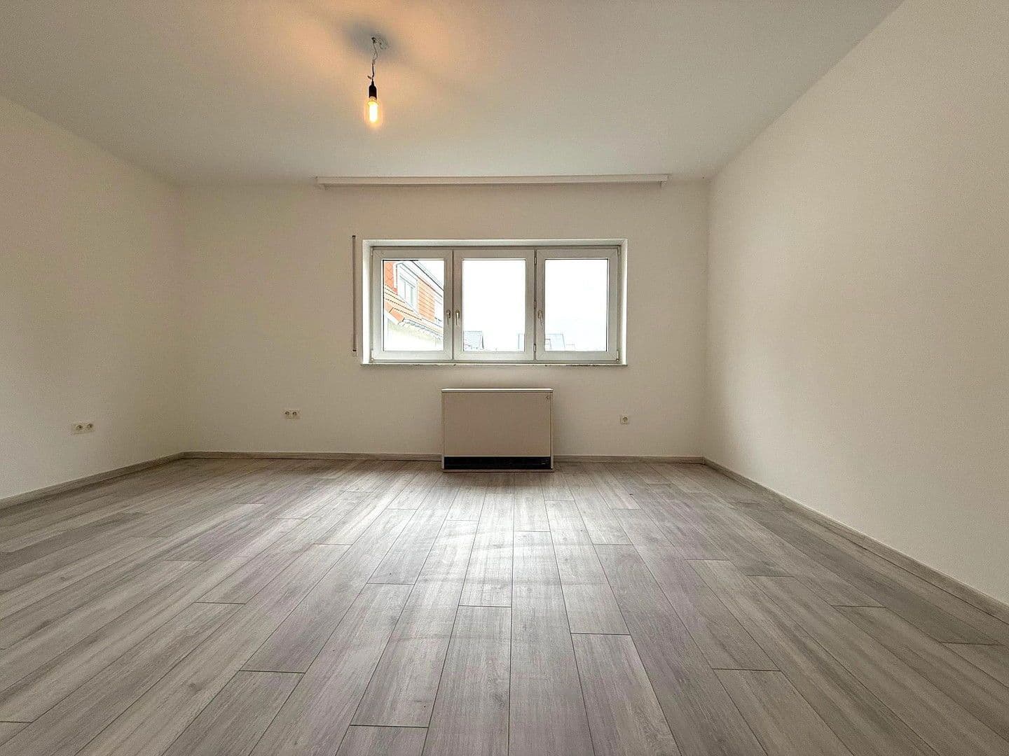 Prenájom bytu 5-izbový 92 m², Fliederstr. 1a, Rheinstetten, Bádensko-Wurttembersko Prenájom bytu 5-izbový 92 m², Fliederstr. 1a, Rheinstetten, Bádensko-Wurttembersko