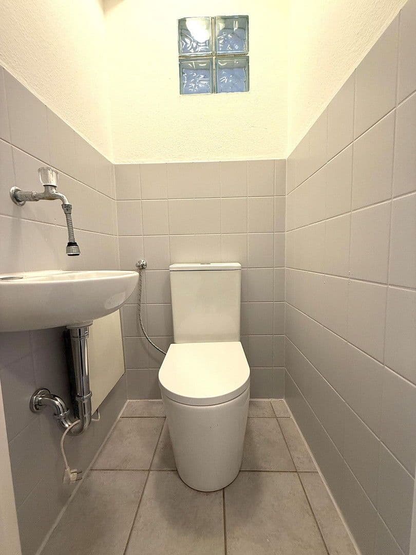 Prenájom bytu 5-izbový 92 m², Fliederstr. 1a, Rheinstetten, Bádensko-Wurttembersko Prenájom bytu 5-izbový 92 m², Fliederstr. 1a, Rheinstetten, Bádensko-Wurttembersko