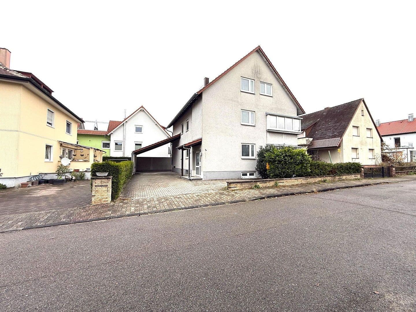 Prenájom bytu 5-izbový 92 m², Fliederstr. 1a, Rheinstetten, Bádensko-Wurttembersko Prenájom bytu 5-izbový 92 m², Fliederstr. 1a, Rheinstetten, Bádensko-Wurttembersko