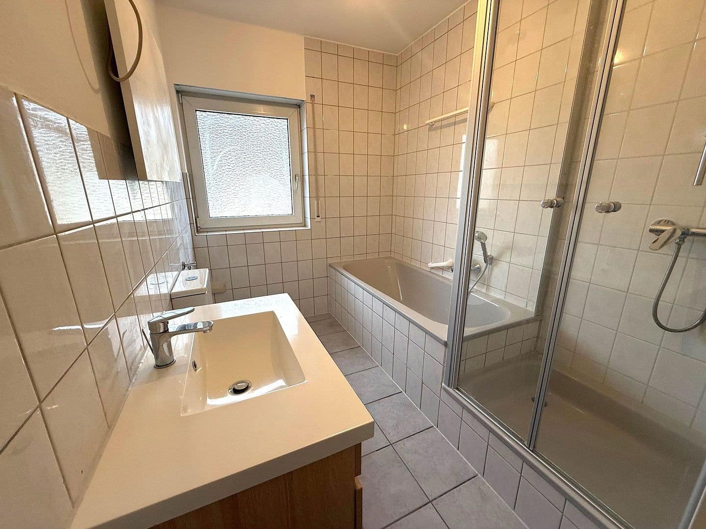 Prenájom bytu 5-izbový 92 m², Fliederstr. 1a, Rheinstetten, Bádensko-Wurttembersko Prenájom bytu 5-izbový 92 m², Fliederstr. 1a, Rheinstetten, Bádensko-Wurttembersko