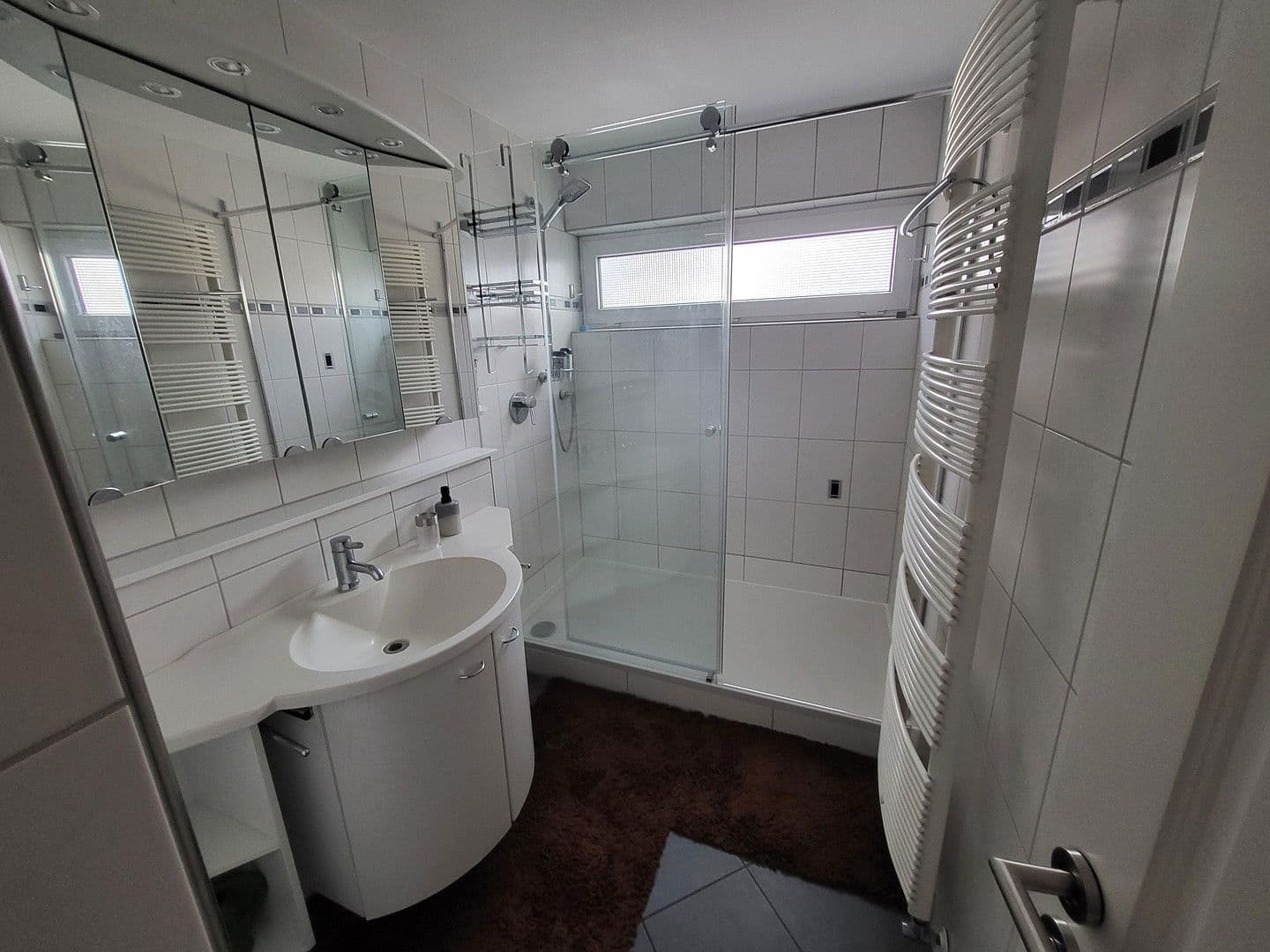 Prenájom bytu 3-izbový 85 m², Stuttgart, Bádensko-Wurttembersko Prenájom bytu 3-izbový 85 m², Stuttgart, Bádensko-Wurttembersko