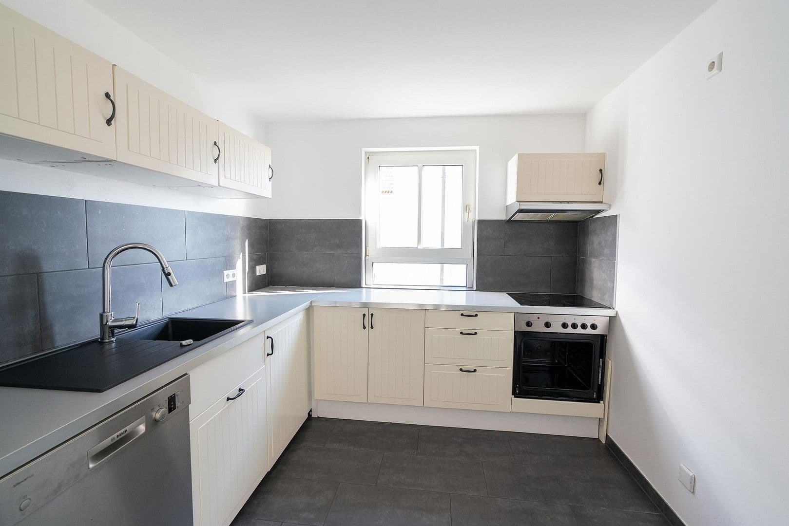 Prenájom bytu 2-izbový 74 m², Hochdorfer Straße 24, Ludwigsburg, Bádensko-Wurttembersko Prenájom bytu 2-izbový 74 m², Hochdorfer Straße 24, Ludwigsburg, Bádensko-Wurttembersko