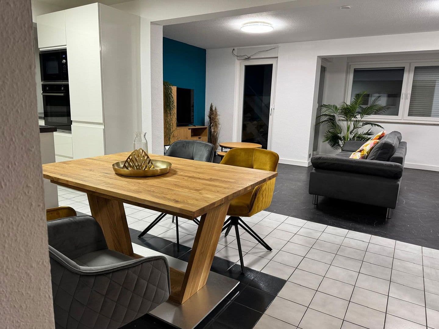 Prenájom bytu 2-izbový 65 m², untere Heckenstraße 51, Stuttgart (Hedelfingen), Bádensko-Wurttembersko Prenájom bytu 2-izbový 65 m², untere Heckenstraße 51, Stuttgart (Hedelfingen), Bádensko-Wurttembersko