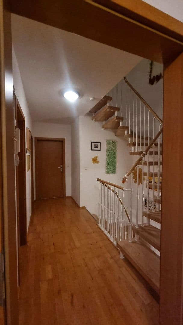 Predaj domu 150 m², pozemek 201 m², Händelstraße 1, Feldkirchen, Bavorsko Predaj domu 150 m², pozemek 201 m², Händelstraße 1, Feldkirchen, Bavorsko