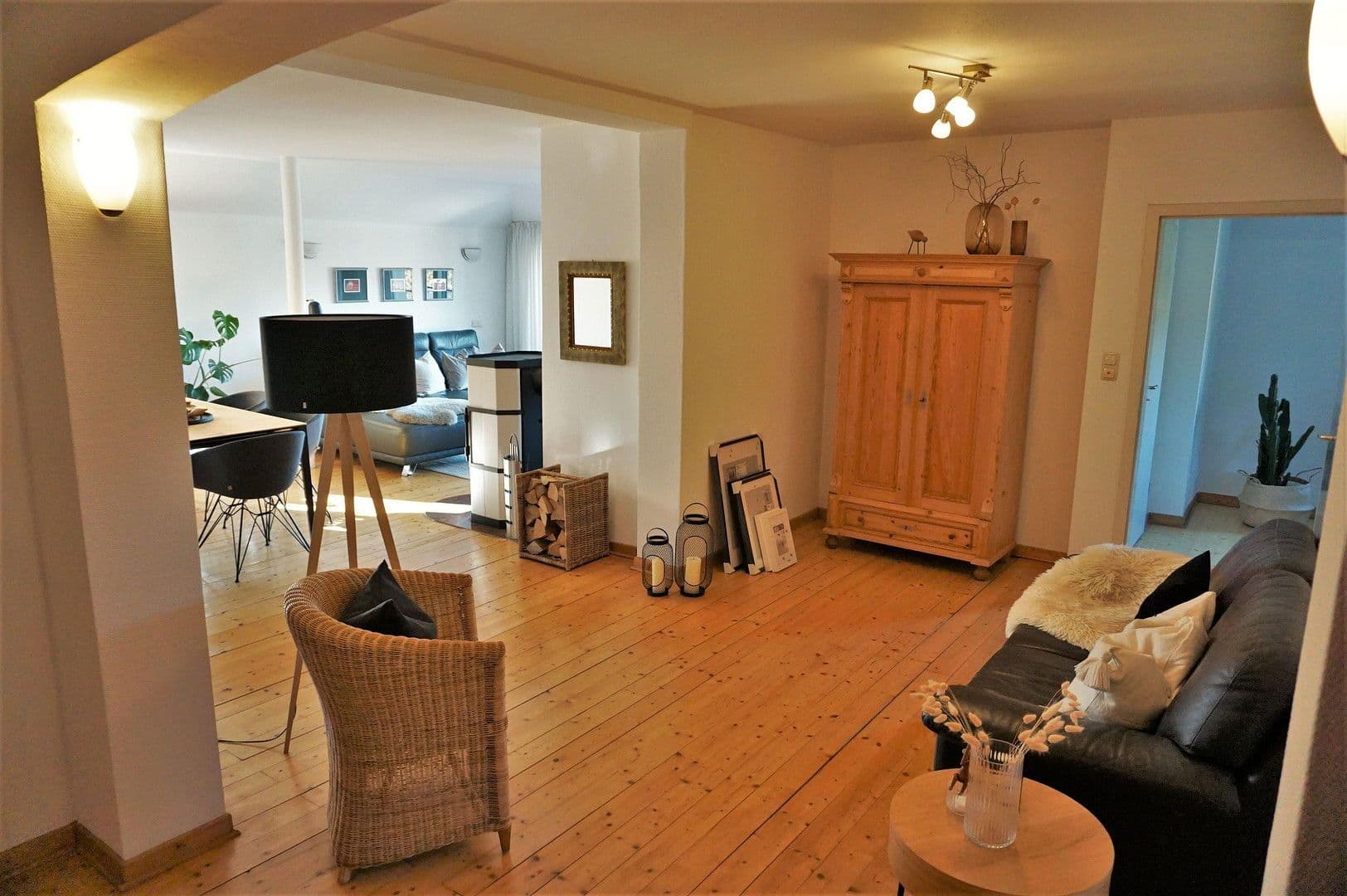 Prenájom bytu 4-izbový 148 m², Rinteln, Dolné Sasko Prenájom bytu 4-izbový 148 m², Rinteln, Dolné Sasko