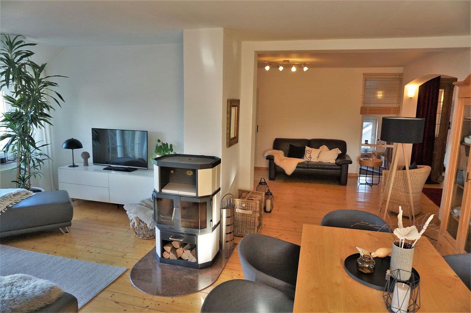 Prenájom bytu 4-izbový 148 m², Rinteln, Dolné Sasko Prenájom bytu 4-izbový 148 m², Rinteln, Dolné Sasko