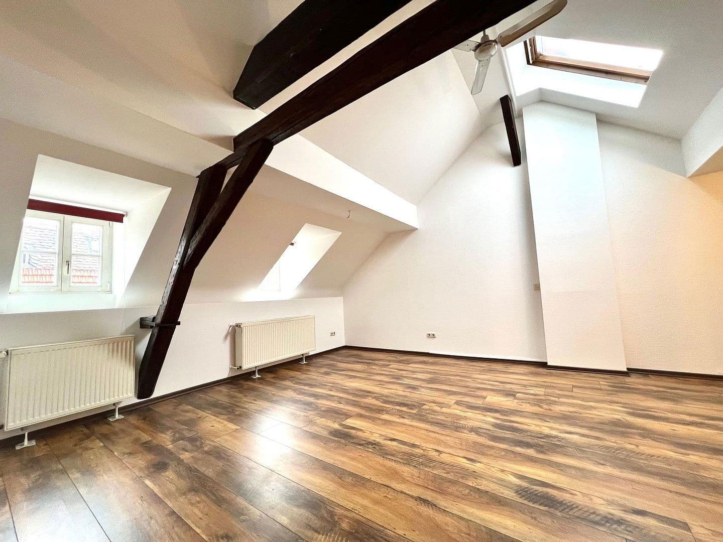 Prenájom bytu 4-izbový 120 m², Rathausstraße 1, Hochheim, Hesensko Prenájom bytu 4-izbový 120 m², Rathausstraße 1, Hochheim, Hesensko