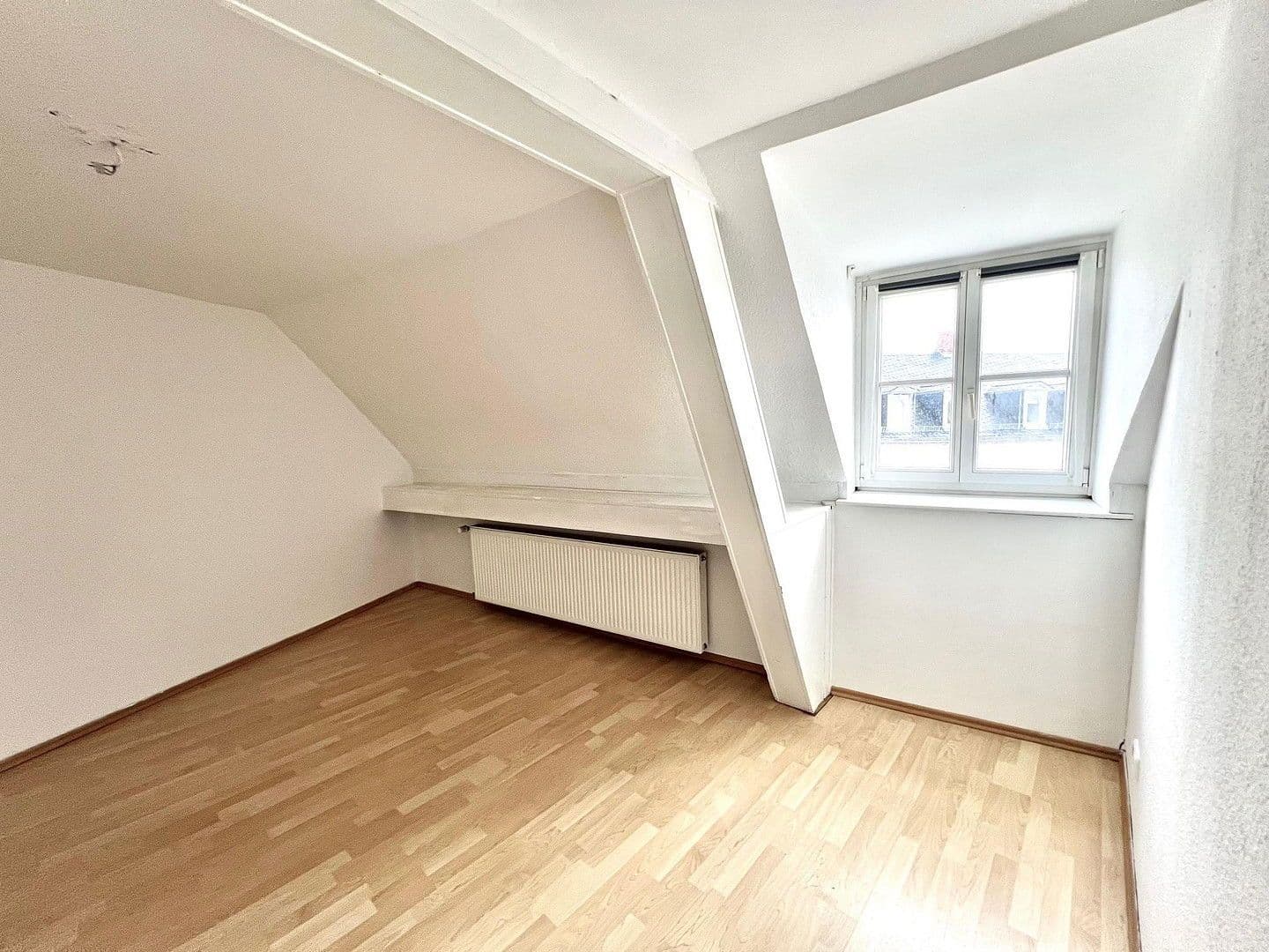 Prenájom bytu 4-izbový 120 m², Rathausstraße 1, Hochheim, Hesensko Prenájom bytu 4-izbový 120 m², Rathausstraße 1, Hochheim, Hesensko