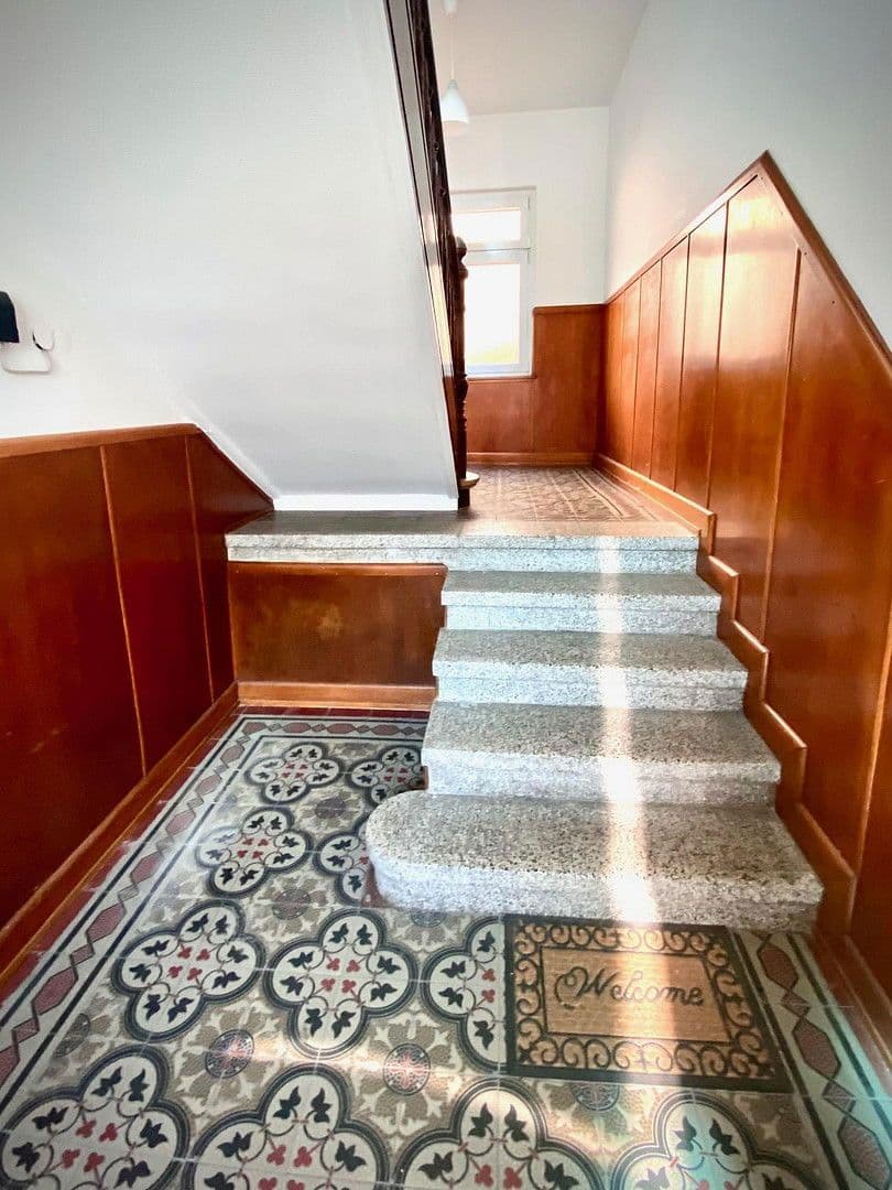 Prenájom bytu 4-izbový 120 m², Rathausstraße 1, Hochheim, Hesensko Prenájom bytu 4-izbový 120 m², Rathausstraße 1, Hochheim, Hesensko