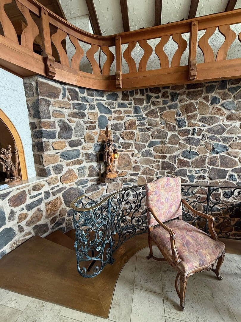 Predaj domu 478 m², pozemek 1.827 m², Neuhof, Hesensko Predaj domu 478 m², pozemek 1.827 m², Neuhof, Hesensko