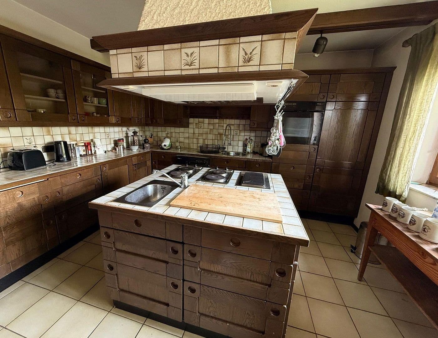 Predaj domu 478 m², pozemek 1.827 m², Neuhof, Hesensko Predaj domu 478 m², pozemek 1.827 m², Neuhof, Hesensko