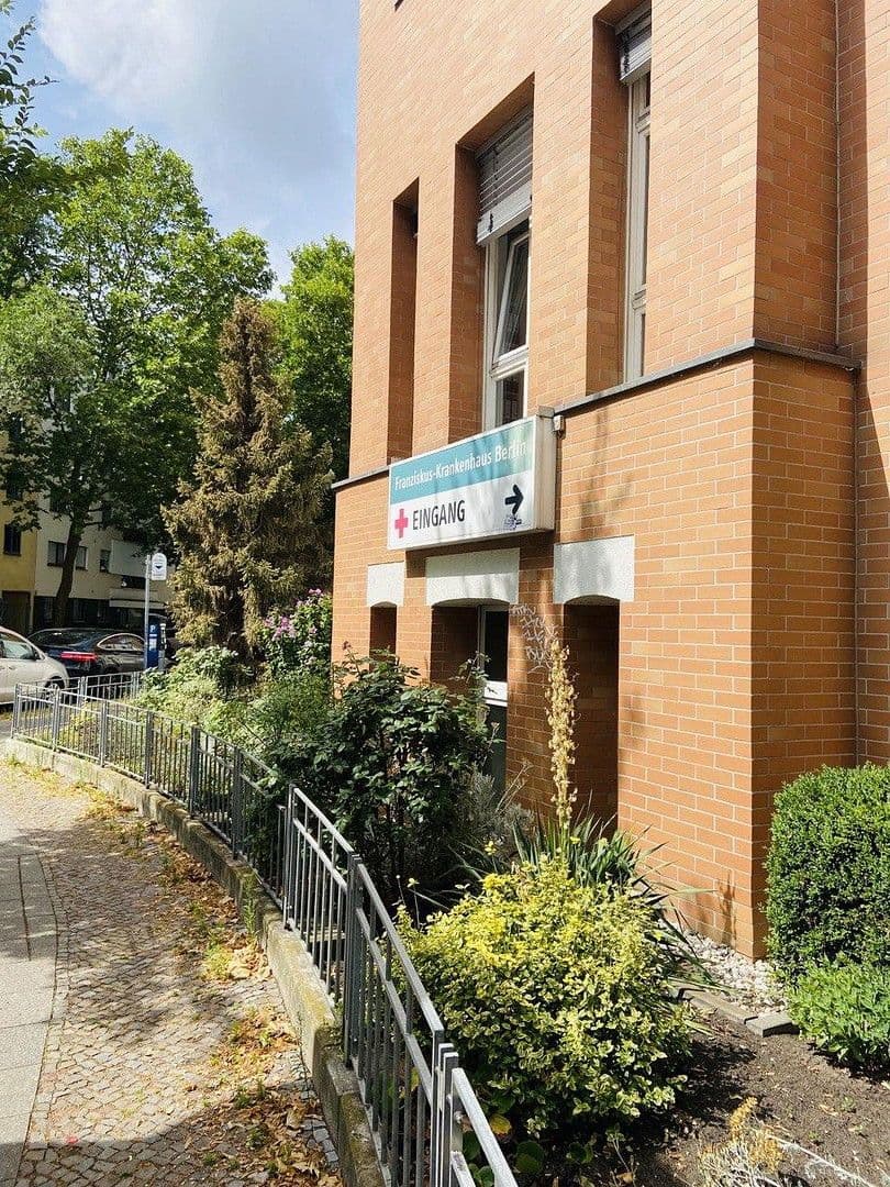 Prenájom bytu 3-izbový 90 m², Berlin, Berlín Prenájom bytu 3-izbový 90 m², Berlin, Berlín