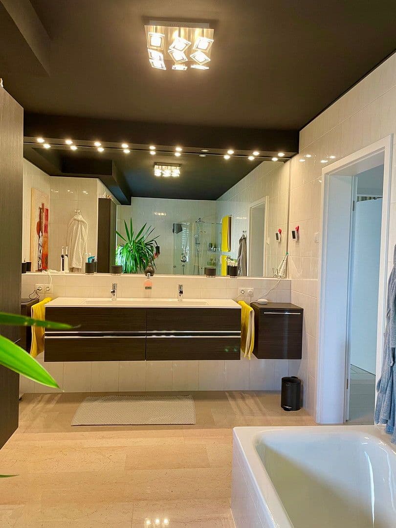 Predaj domu 224 m², pozemek 303 m², Tettnang, Bádensko-Wurttembersko Predaj domu 224 m², pozemek 303 m², Tettnang, Bádensko-Wurttembersko