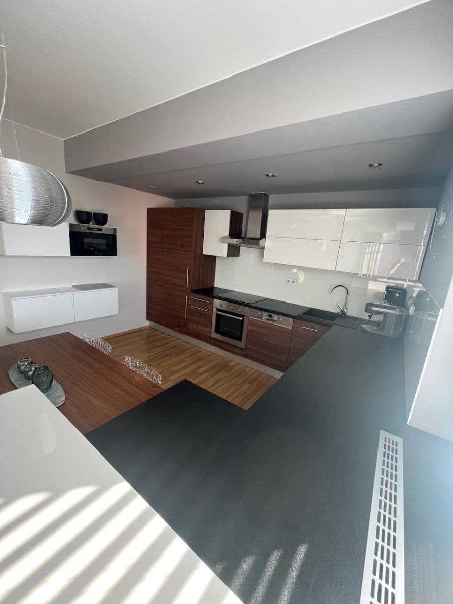 Prenájom bytu 2-izbový 68 m², Podlesí II, Zlín, Zlínský kraj Prenájom bytu 2-izbový 68 m², Podlesí II, Zlín, Zlínský kraj