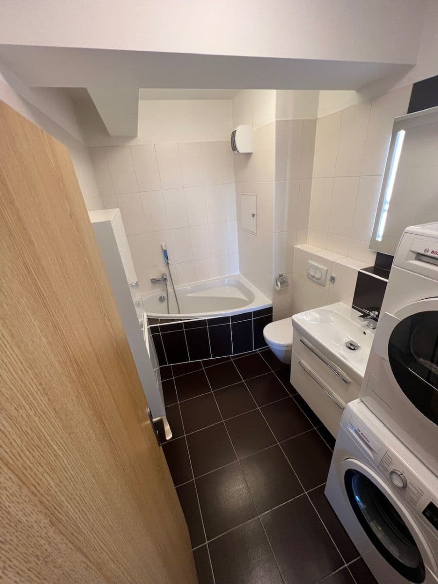 Prenájom bytu 2-izbový 68 m², Podlesí II, Zlín, Zlínský kraj Prenájom bytu 2-izbový 68 m², Podlesí II, Zlín, Zlínský kraj