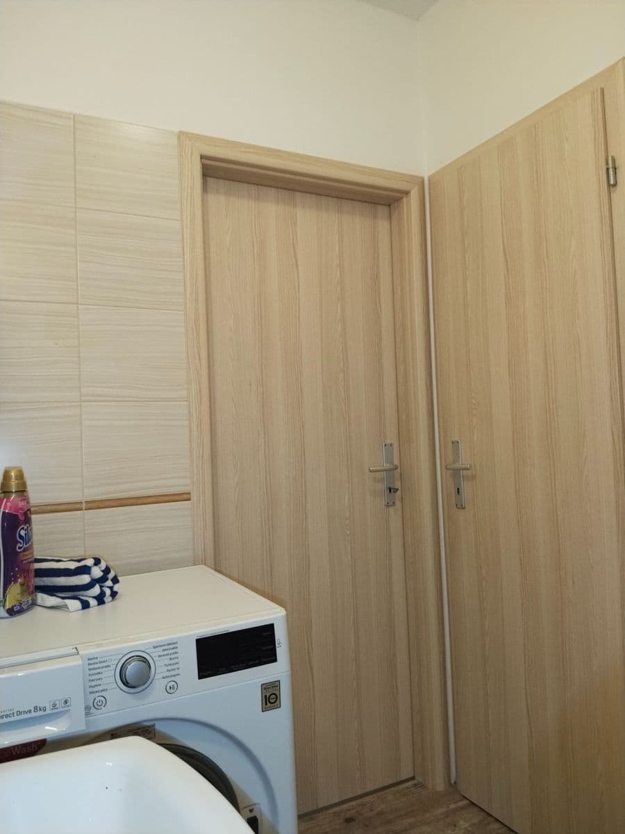 Prenájom bytu 2-izbový 39 m², Mírové náměstí, Kouřim, Středočeský kraj Prenájom bytu 2-izbový 39 m², Mírové náměstí, Kouřim, Středočeský kraj