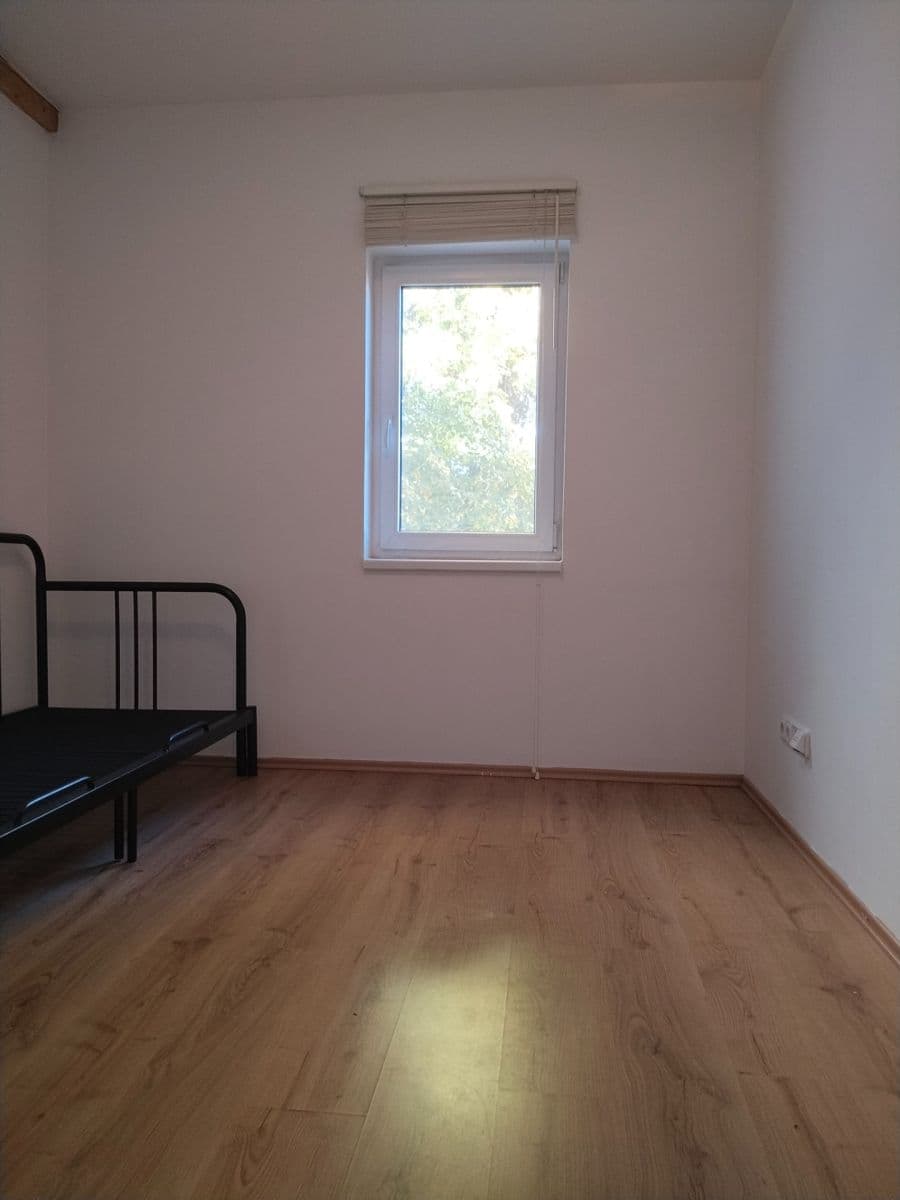 Prenájom bytu 2-izbový 39 m², Mírové náměstí, Kouřim, Středočeský kraj Prenájom bytu 2-izbový 39 m², Mírové náměstí, Kouřim, Středočeský kraj