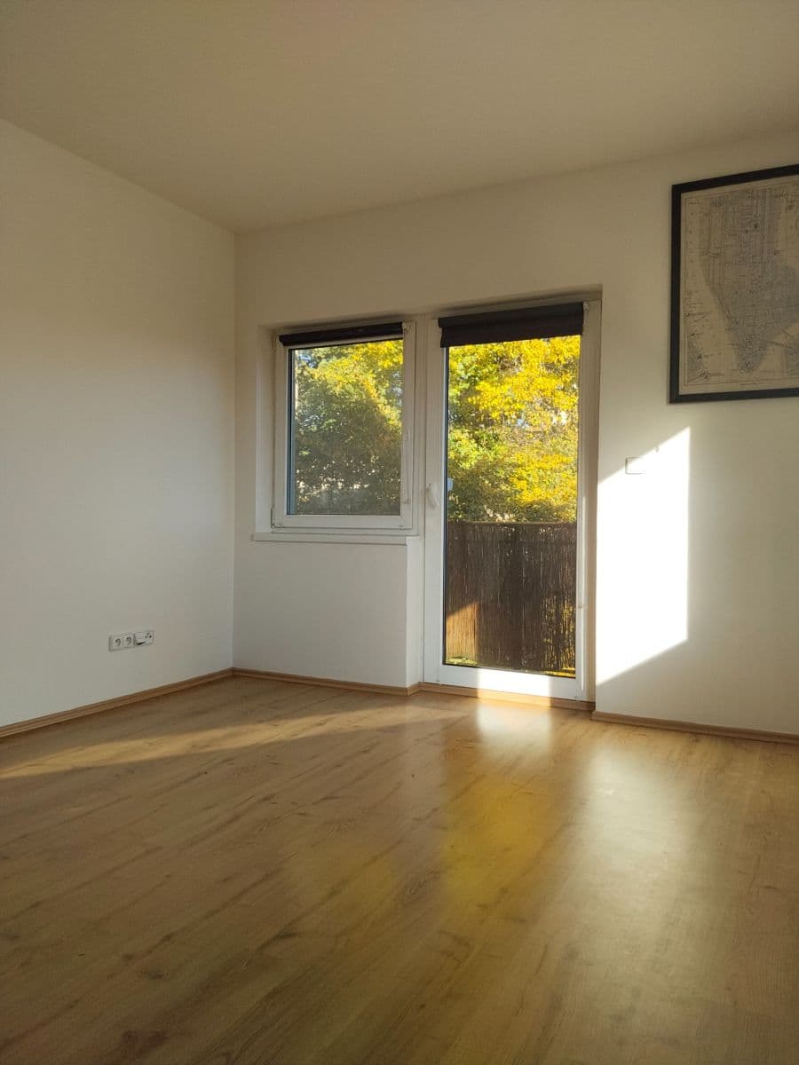 Prenájom bytu 2-izbový 39 m², Mírové náměstí, Kouřim, Středočeský kraj Prenájom bytu 2-izbový 39 m², Mírové náměstí, Kouřim, Středočeský kraj