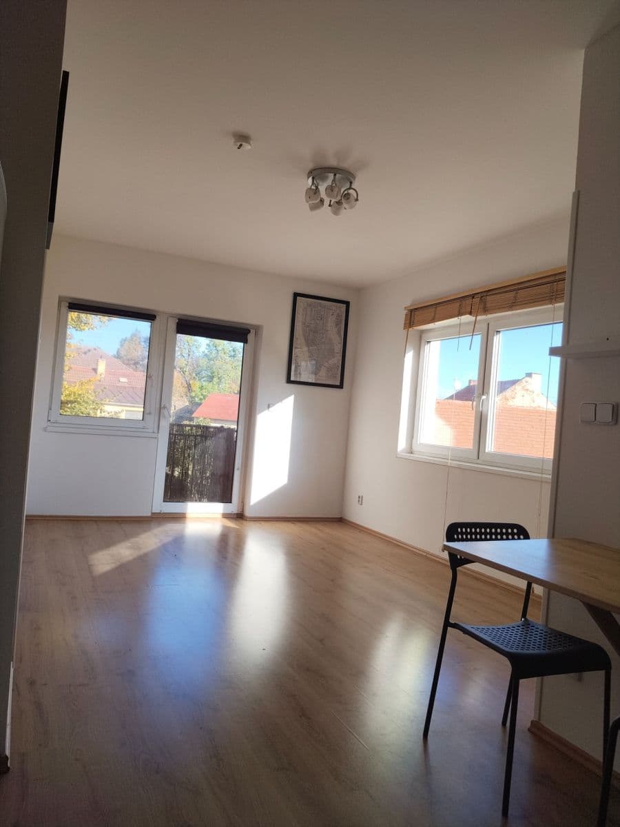 Prenájom bytu 2-izbový 39 m², Mírové náměstí, Kouřim, Středočeský kraj Prenájom bytu 2-izbový 39 m², Mírové náměstí, Kouřim, Středočeský kraj