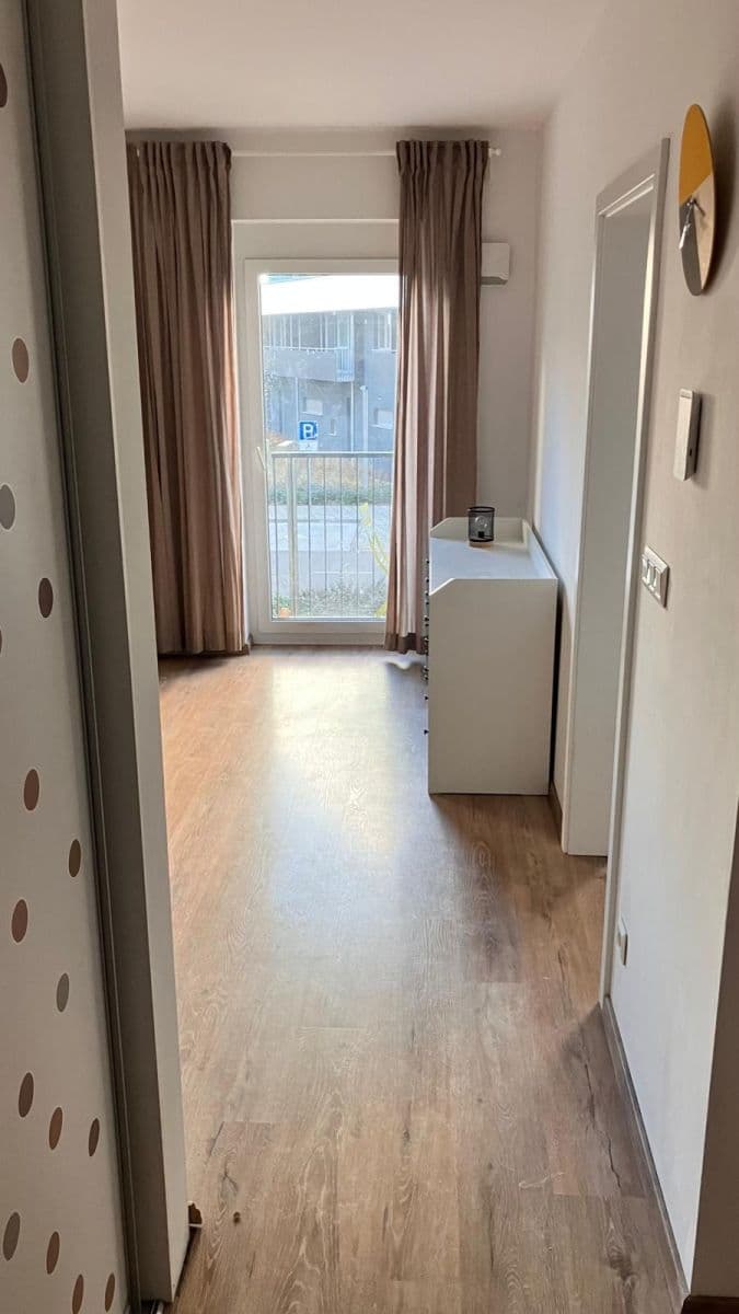 Prenájom bytu 2-izbový 44 m², Hraničná, Ružinov, Bratislavský kraj Prenájom bytu 2-izbový 44 m², Hraničná, Ružinov, Bratislavský kraj