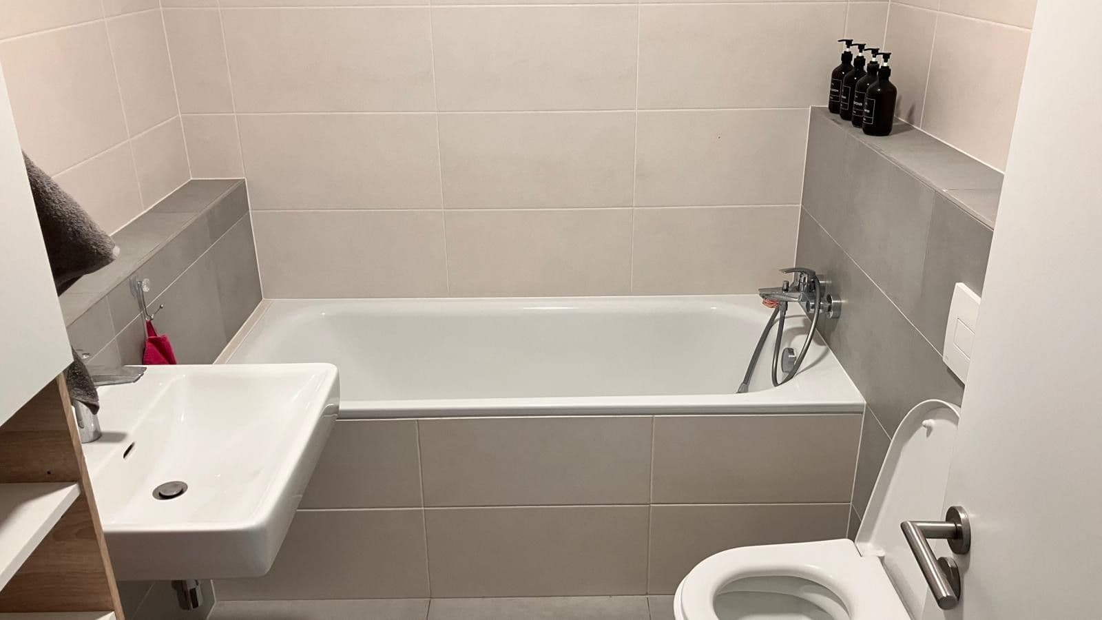 Prenájom bytu 2-izbový 44 m², Hraničná, Ružinov, Bratislavský kraj Prenájom bytu 2-izbový 44 m², Hraničná, Ružinov, Bratislavský kraj