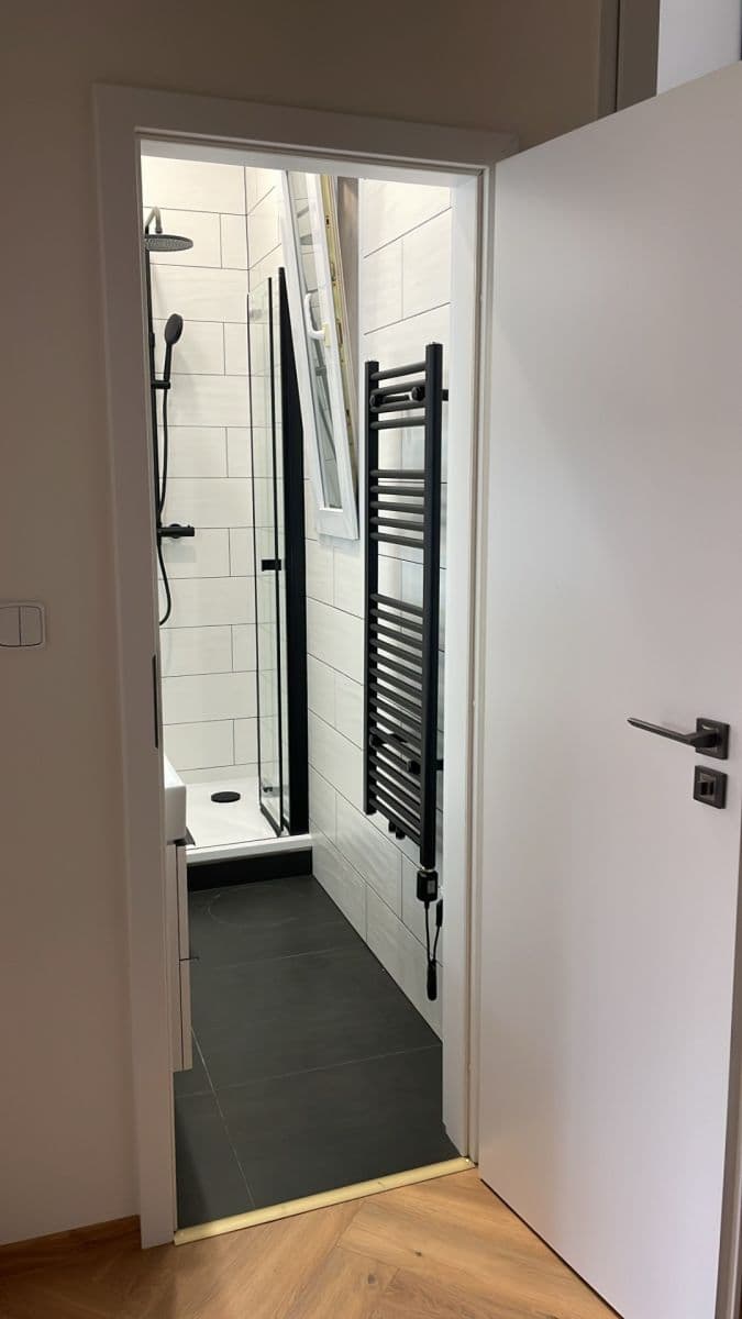 Prenájom bytu 2-izbový 46 m², Jaromírova, Praha, Praha Prenájom bytu 2-izbový 46 m², Jaromírova, Praha, Praha