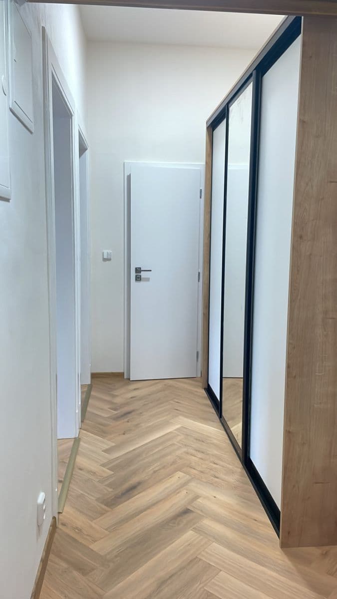 Prenájom bytu 2-izbový 46 m², Jaromírova, Praha, Praha Prenájom bytu 2-izbový 46 m², Jaromírova, Praha, Praha