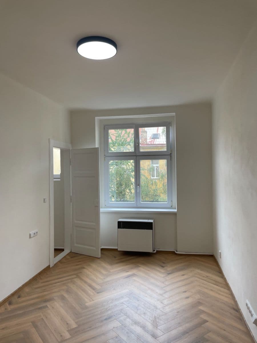 Prenájom bytu 2-izbový 46 m², Jaromírova, Praha, Praha Prenájom bytu 2-izbový 46 m², Jaromírova, Praha, Praha