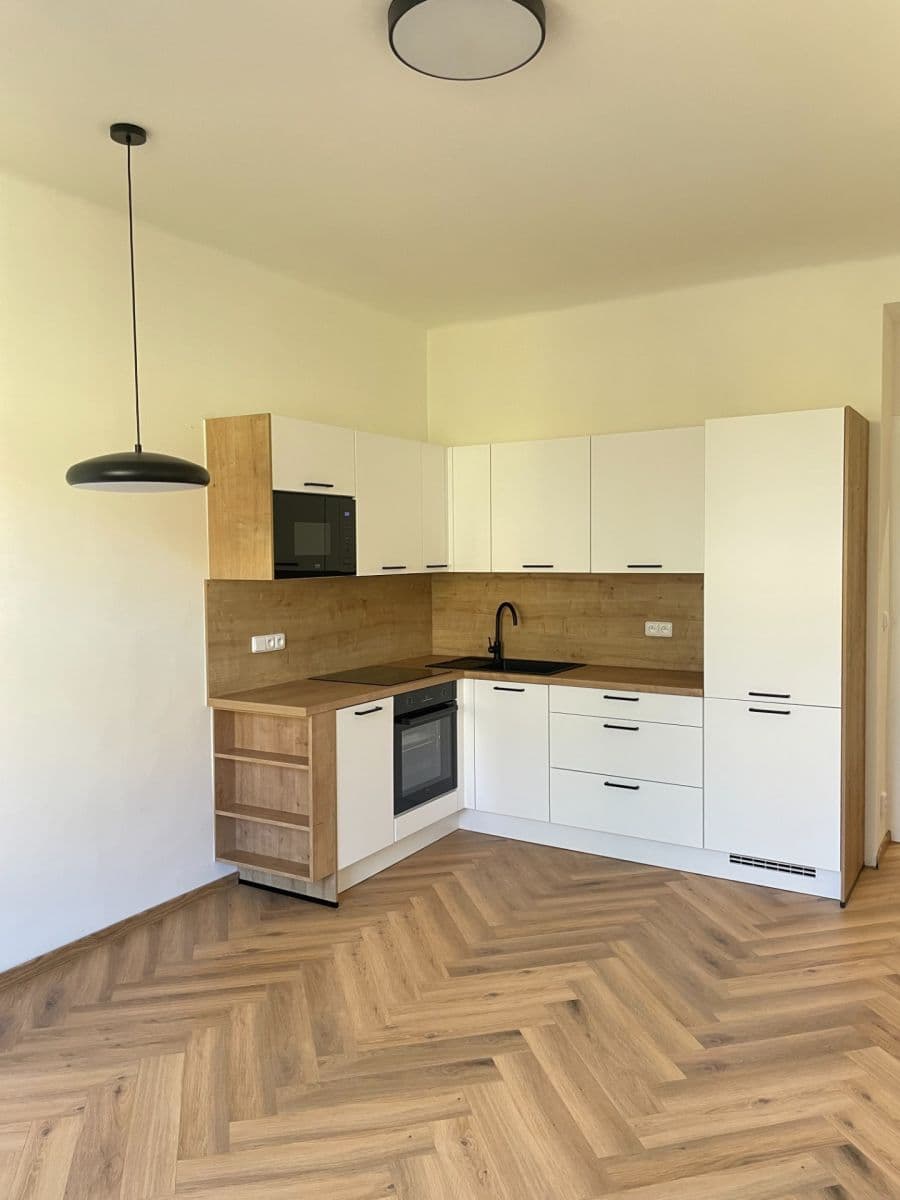 Prenájom bytu 2-izbový 46 m², Jaromírova, Praha, Praha Prenájom bytu 2-izbový 46 m², Jaromírova, Praha, Praha