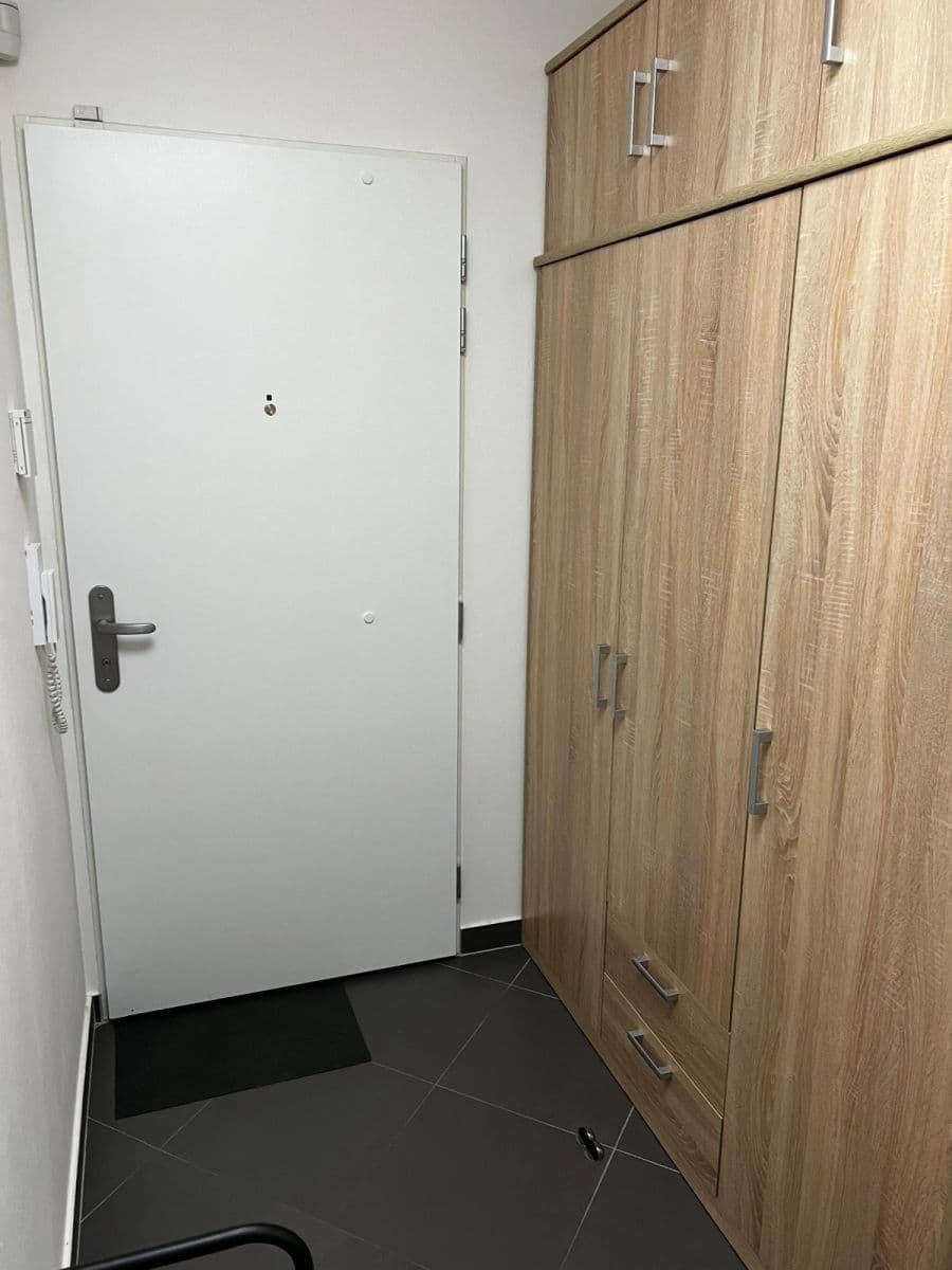 Prenájom bytu 3-izbový 78 m², Toufarova, Praha, Praha Prenájom bytu 3-izbový 78 m², Toufarova, Praha, Praha