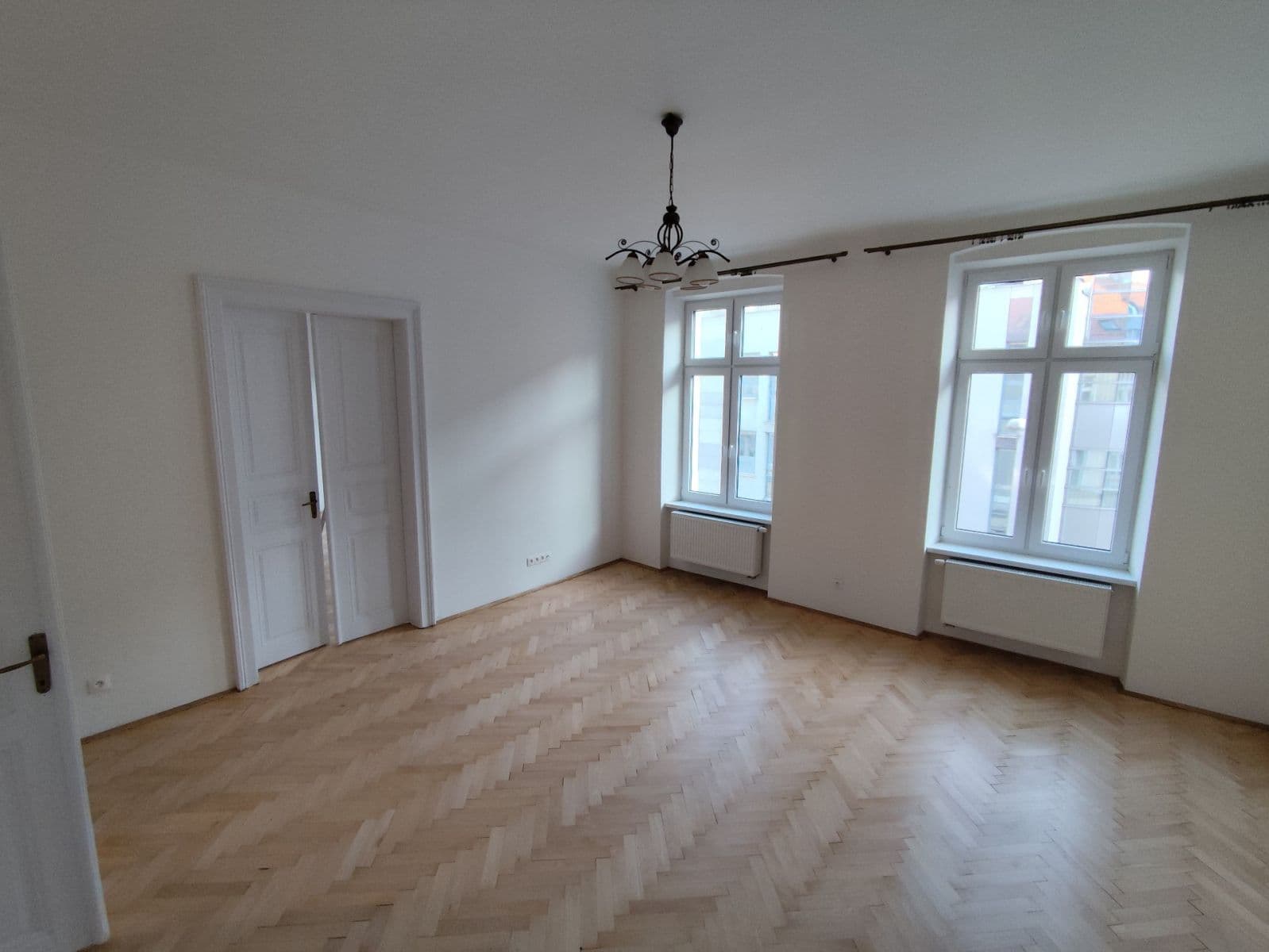 Prenájom bytu 3-izbový 100 m², Bratislava - mestská časť Staré Mesto, Bratislavský kraj Prenájom bytu 3-izbový 100 m², Bratislava - mestská časť Staré Mesto, Bratislavský kraj