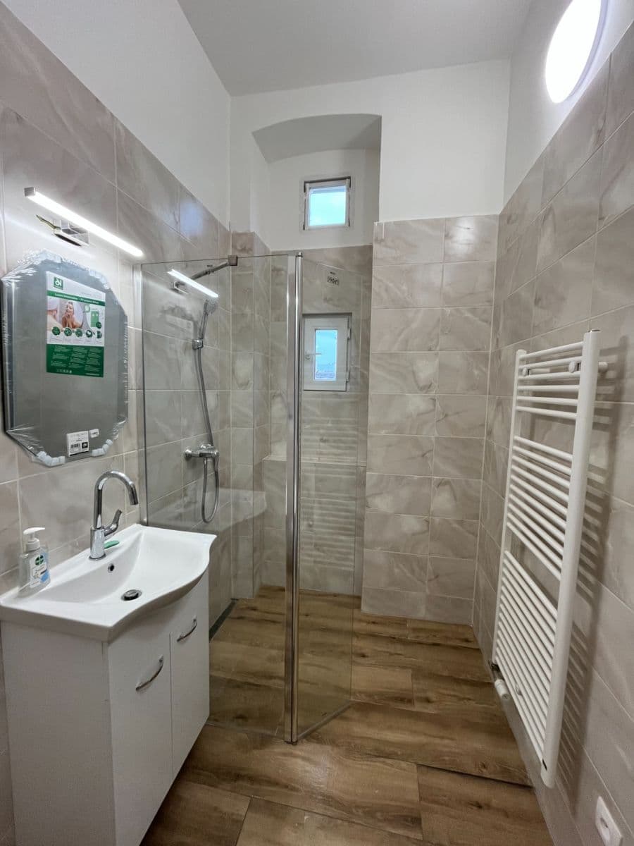 Prenájom bytu 3-izbový 100 m², Bratislava - mestská časť Staré Mesto, Bratislavský kraj Prenájom bytu 3-izbový 100 m², Bratislava - mestská časť Staré Mesto, Bratislavský kraj