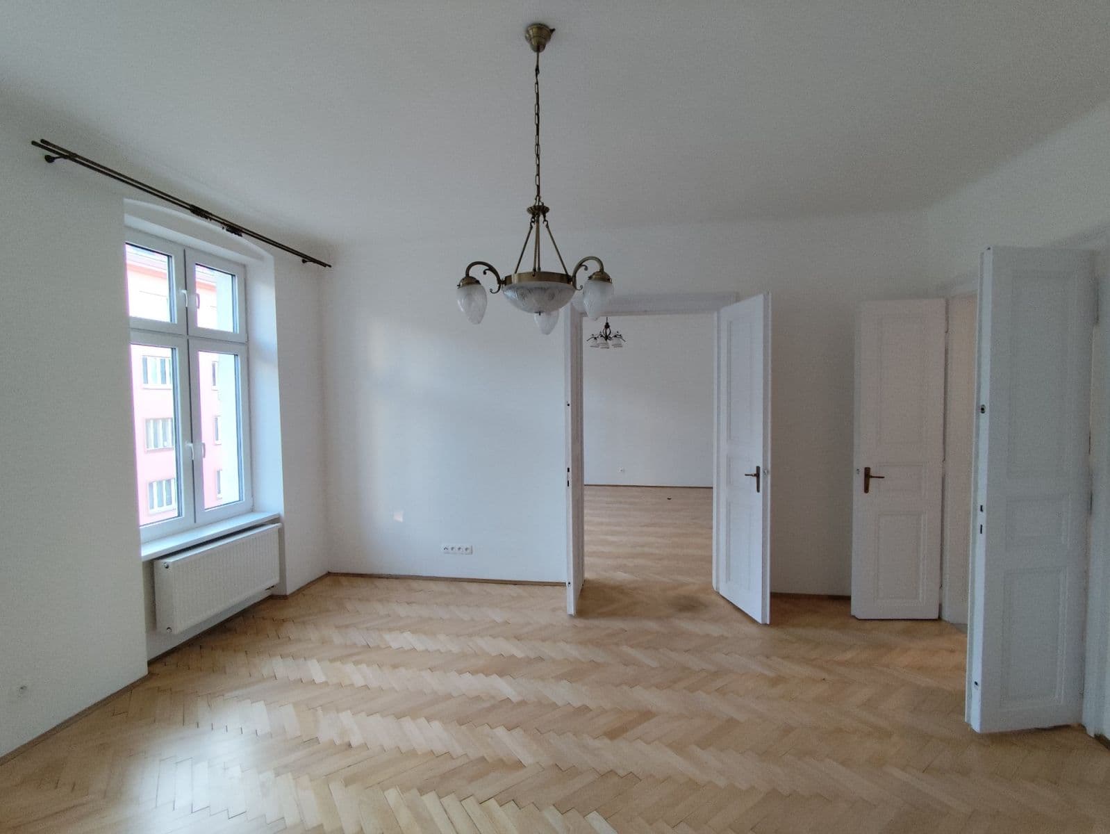 Prenájom bytu 3-izbový 100 m², Bratislava - mestská časť Staré Mesto, Bratislavský kraj Prenájom bytu 3-izbový 100 m², Bratislava - mestská časť Staré Mesto, Bratislavský kraj