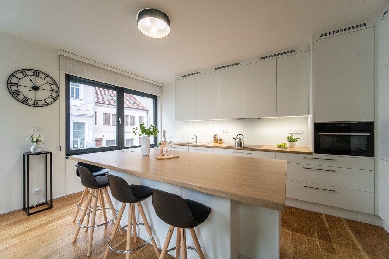 Prenájom bytu 3-izbový 70 m², Primátorská, Praha, Praha Prenájom bytu 3-izbový 70 m², Primátorská, Praha, Praha