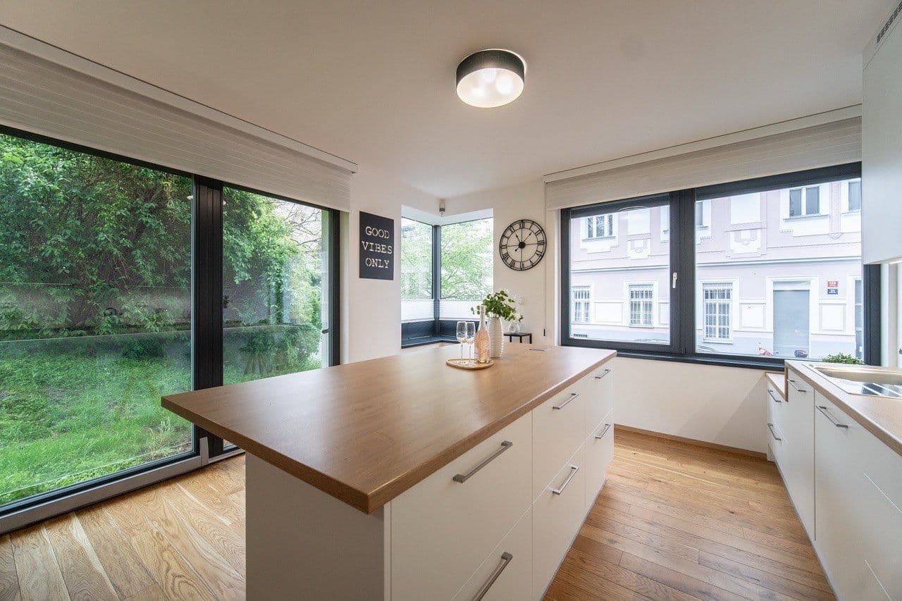 Prenájom bytu 3-izbový 70 m², Primátorská, Praha, Praha Prenájom bytu 3-izbový 70 m², Primátorská, Praha, Praha