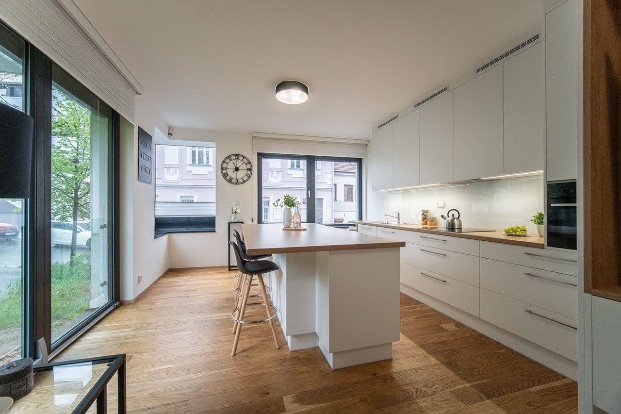 Prenájom bytu 3-izbový 70 m², Primátorská, Praha, Praha Prenájom bytu 3-izbový 70 m², Primátorská, Praha, Praha