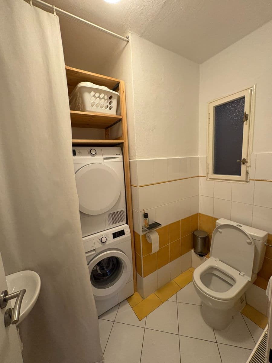 Prenájom bytu 4-izbový 100 m², Hradeckých, Praha, Praha Prenájom bytu 4-izbový 100 m², Hradeckých, Praha, Praha