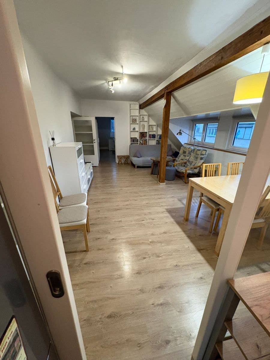 Prenájom bytu 4-izbový 100 m², Hradeckých, Praha, Praha Prenájom bytu 4-izbový 100 m², Hradeckých, Praha, Praha