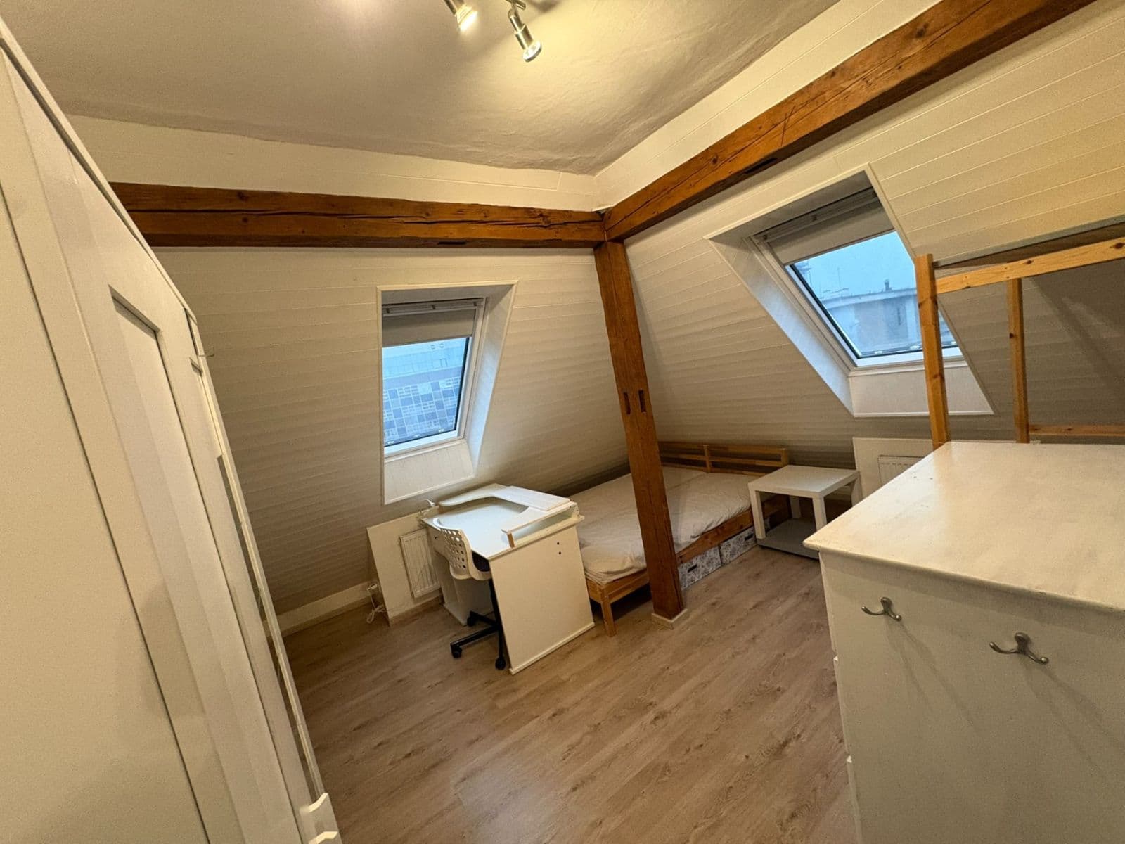 Prenájom bytu 4-izbový 100 m², Hradeckých, Praha, Praha Prenájom bytu 4-izbový 100 m², Hradeckých, Praha, Praha