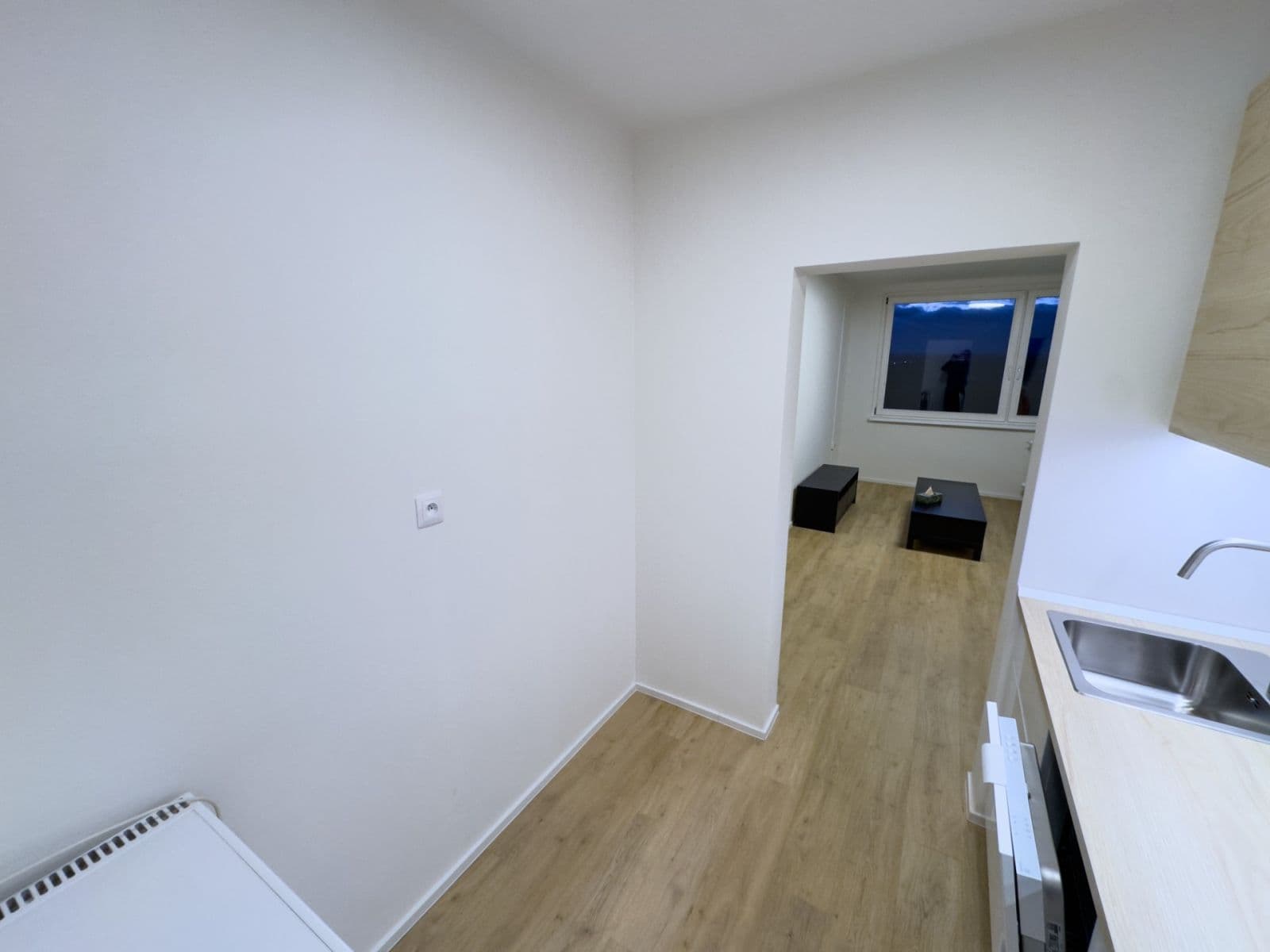 Prenájom bytu 2-izbový 42 m², Ciolkovského, Praha, Praha Prenájom bytu 2-izbový 42 m², Ciolkovského, Praha, Praha