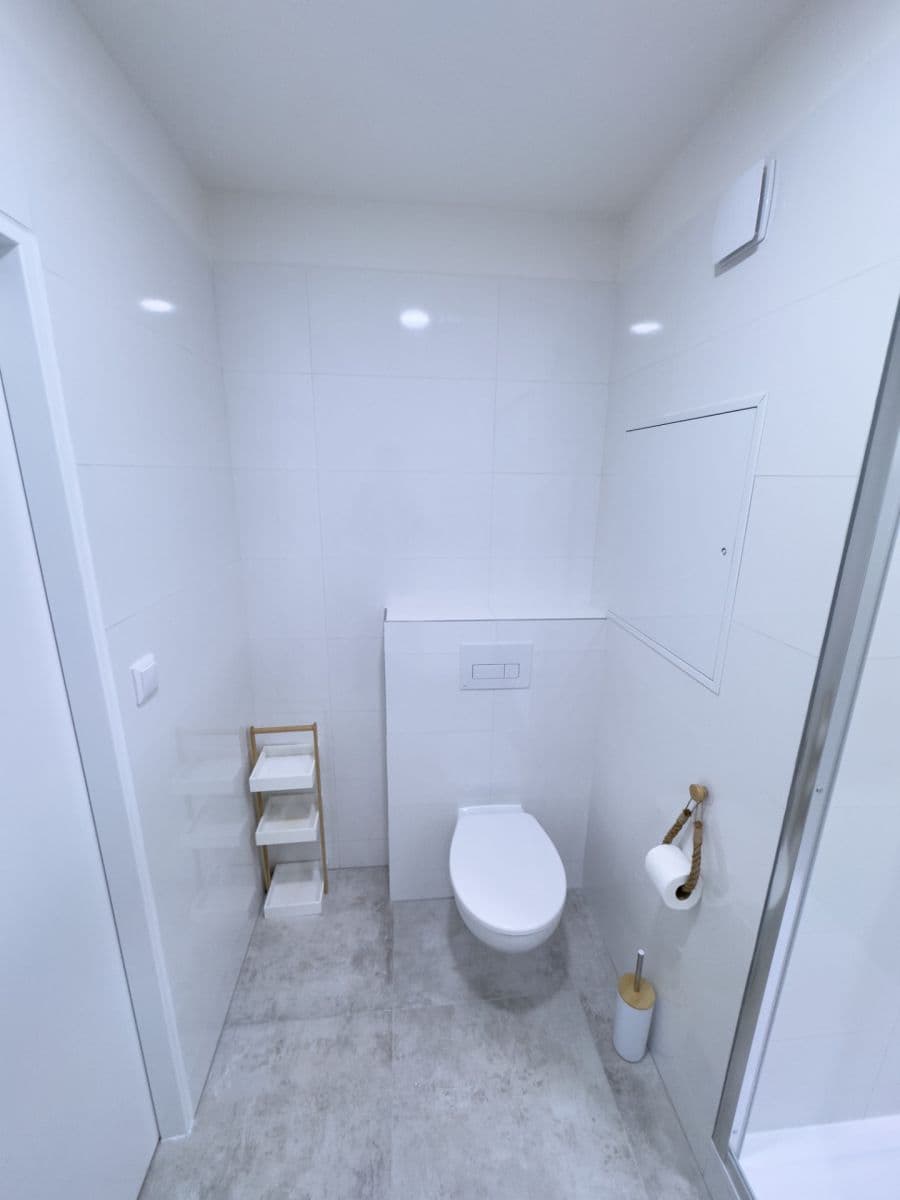 Prenájom bytu 2-izbový 42 m², Ciolkovského, Praha, Praha Prenájom bytu 2-izbový 42 m², Ciolkovského, Praha, Praha