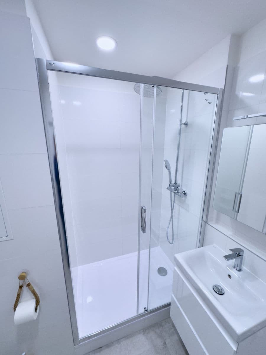 Prenájom bytu 2-izbový 42 m², Ciolkovského, Praha, Praha Prenájom bytu 2-izbový 42 m², Ciolkovského, Praha, Praha