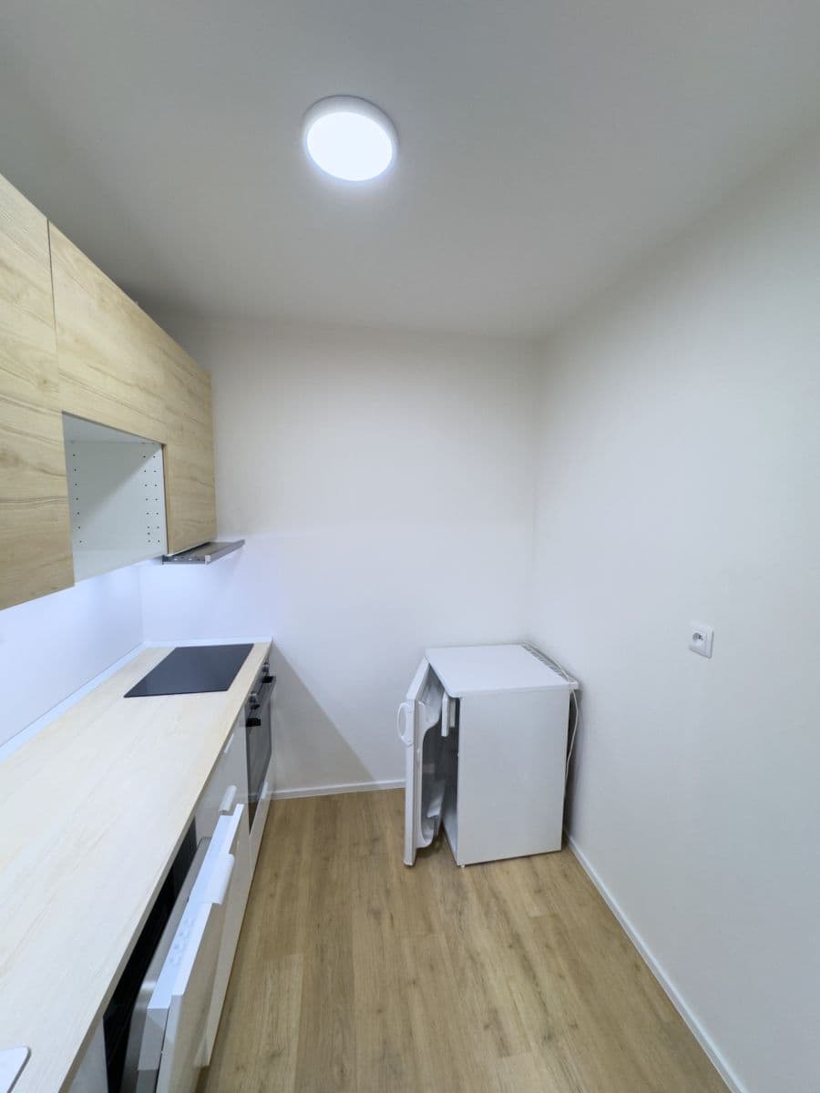Prenájom bytu 2-izbový 42 m², Ciolkovského, Praha, Praha Prenájom bytu 2-izbový 42 m², Ciolkovského, Praha, Praha