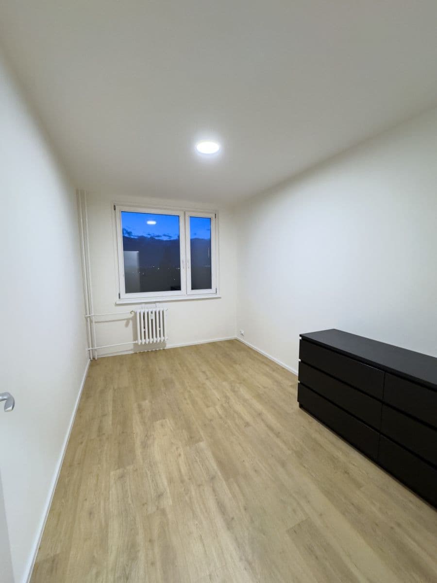 Prenájom bytu 2-izbový 42 m², Ciolkovského, Praha, Praha Prenájom bytu 2-izbový 42 m², Ciolkovského, Praha, Praha